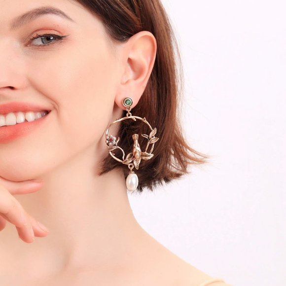 Vintage Birds Golden Earrings - Picture 1 of 7